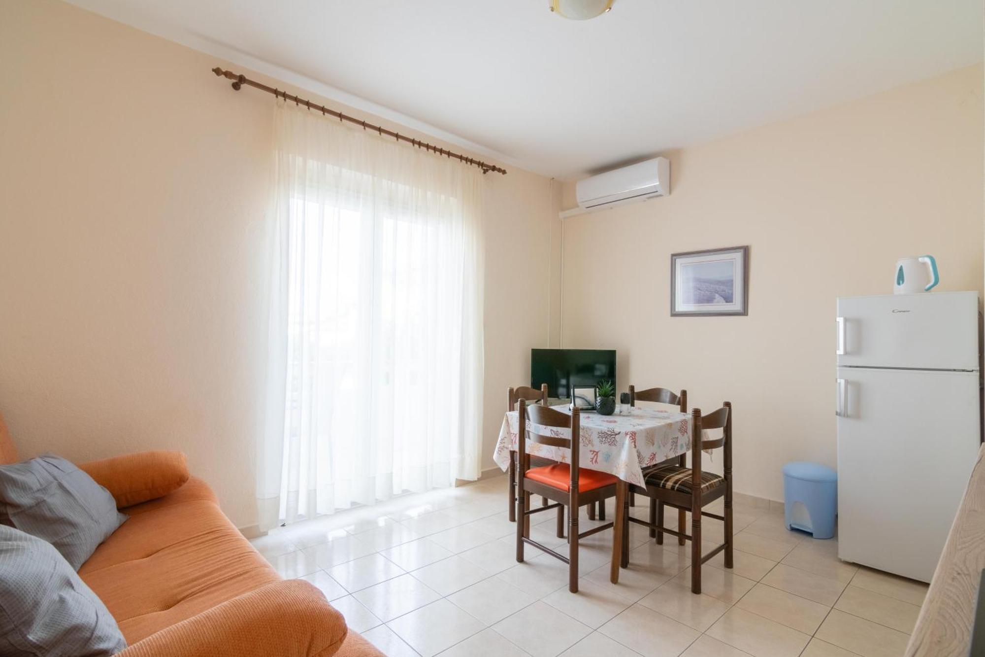 Apartments With A Parking Space Mandre, Pag - 18748 Колан Екстер'єр фото