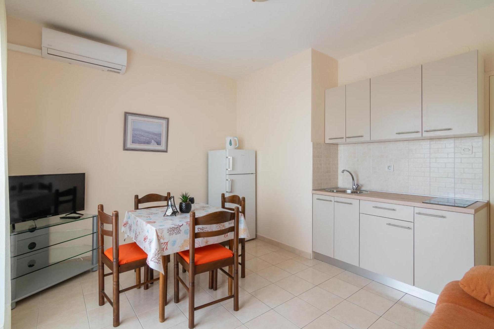 Apartments With A Parking Space Mandre, Pag - 18748 Колан Екстер'єр фото